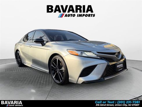 Used 2020 Toyota Camry XSE image 7