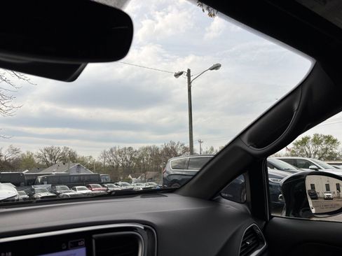 Used 2025 Chrysler Pacifica Select image 38