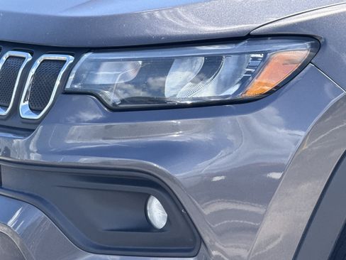 Used 2022 Jeep Compass Latitude FWD image 11
