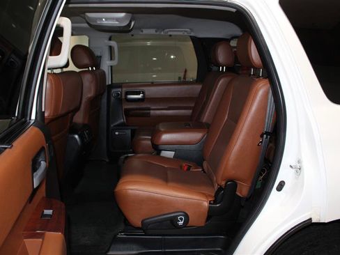 Used 2017 Toyota Sequoia Platinum AWD/4WD image 31
