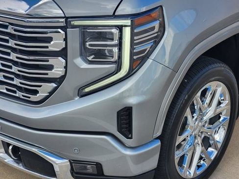 Used 2024 GMC Sierra 1500 Denali w/ Technology Package AWD/4WD image 9