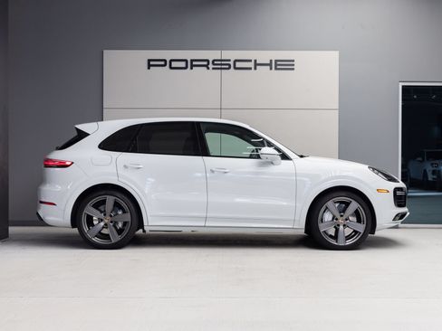 Certified 2023 Porsche Cayenne Turbo AWD/4WD image 8