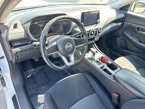 Used 2021 Nissan Sentra SV image 2