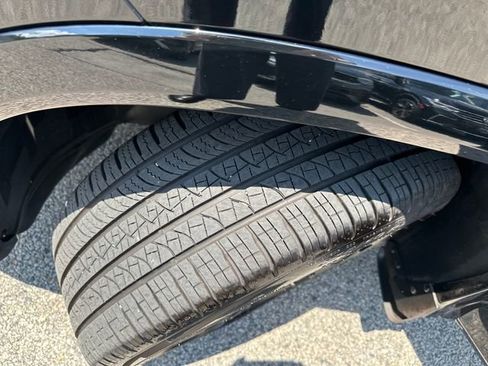 Certified 2025 Volkswagen Tiguan SE R-Line AWD/4WD image 41