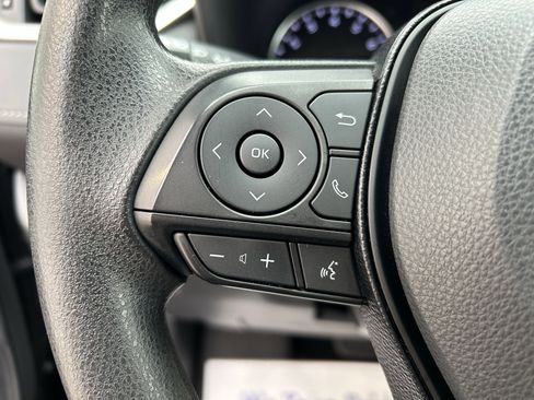 Used 2021 Toyota RAV4 LE AWD/4WD image 22