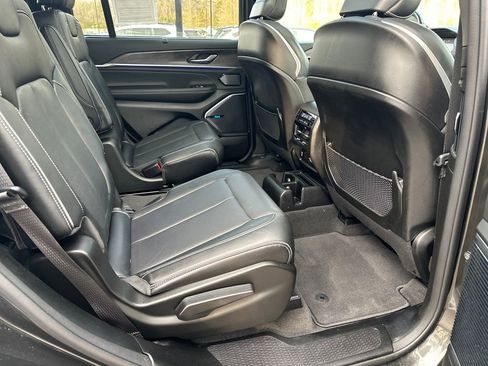 Used 2022 Jeep Grand Cherokee L Overland w/ Advanced Protech Group III image 39