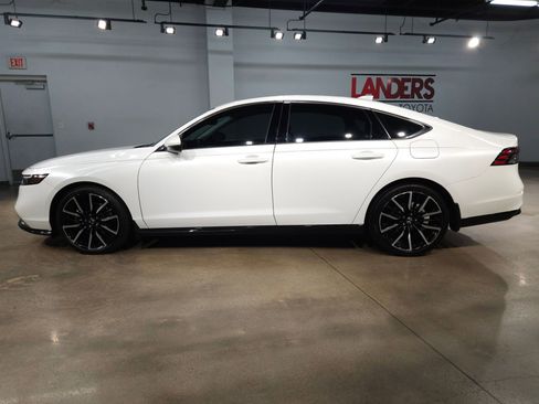 Used 2023 Honda Accord Touring image 4