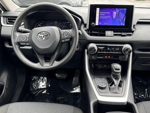 Used 2025 Toyota RAV4 XLE AWD/4WD image 8