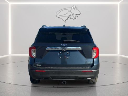 Used 2023 Ford Explorer XLT image 4