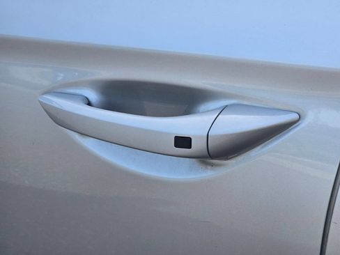 Used 2022 Hyundai Ioniq SE FWD image 10