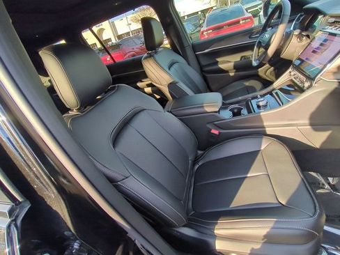New 2025 Jeep Grand Cherokee L Limited w/ Luxury Tech Group II AWD/4WD image 41