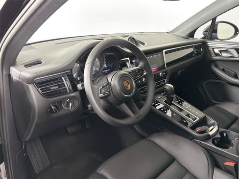Certified 2026 Porsche Macan AWD/4WD image 4