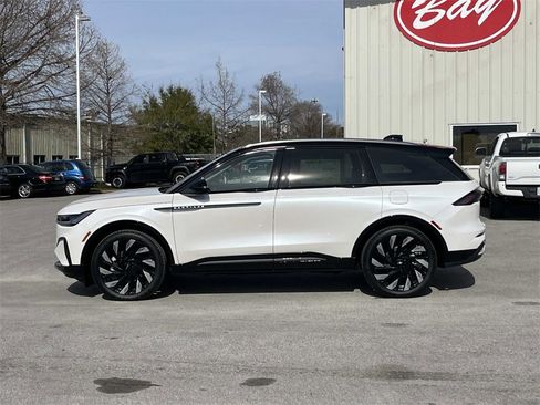 New 2026 Lincoln Nautilus Reserve image 2