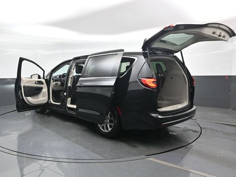 Used 2024 Chrysler Pacifica Touring-L FWD image 48