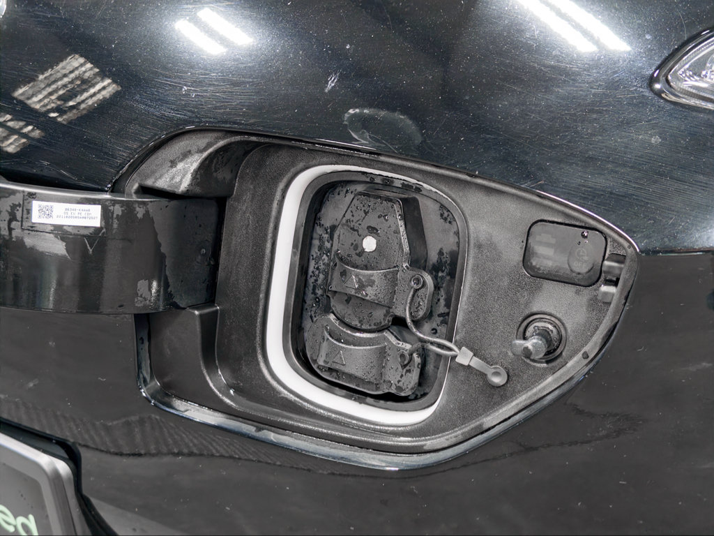 Used 2023 Hyundai Kona Limited w/ Cargo Package FWD image 5