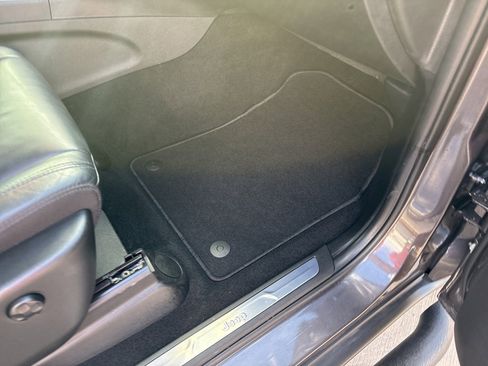 Used 2020 Jeep Grand Cherokee Limited image 28