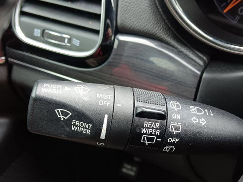 Used 2020 Jeep Grand Cherokee Overland image 17