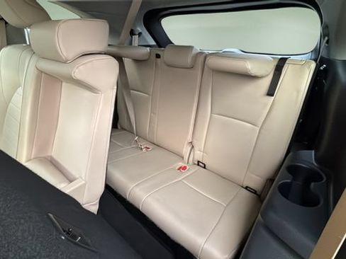 Used 2020 Toyota Highlander XLE FWD image 34