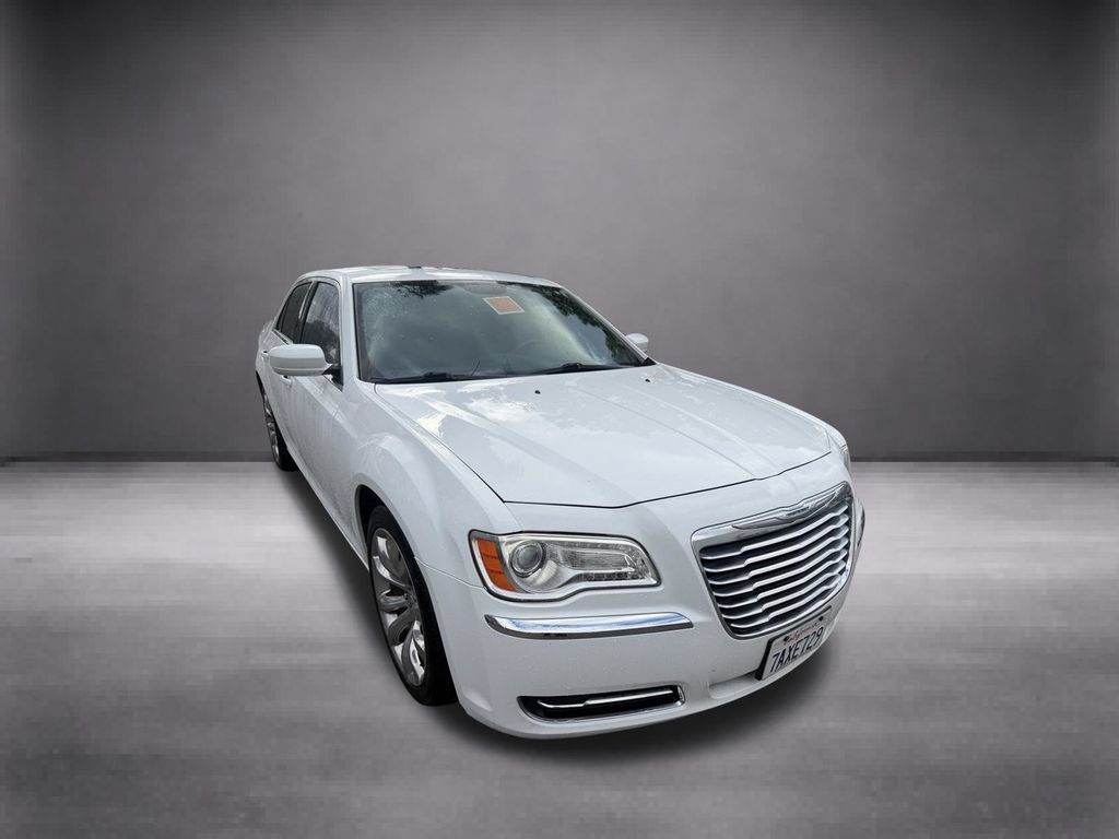 Used 2013 Chrysler 300 RWD image 2