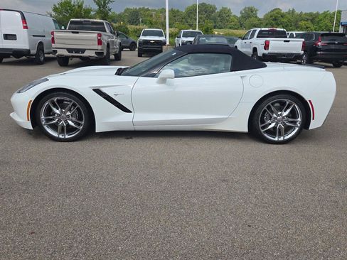 Used 2018 Chevrolet Corvette Stingray Convertible w/ 2LT Preferred Equipment Group RWD image 2