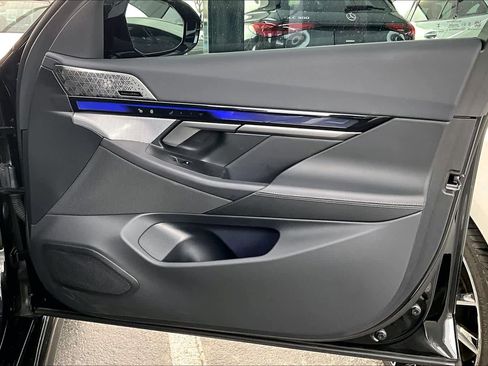 Certified 2025 BMW M5 w/ Executive Package image 43