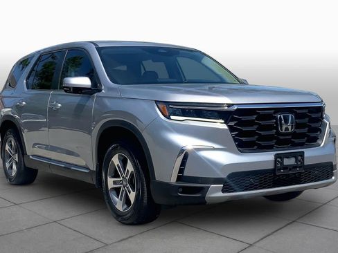 Used 2025 Honda Pilot EX-L image 3
