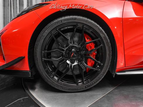 Used 2024 Chevrolet Corvette Z06 w/ Z07 Performance Package RWD image 50