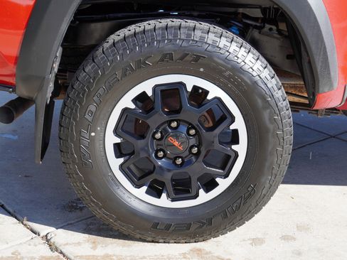 Used 2021 Toyota Tacoma TRD Off-Road w/ Technology Package AWD/4WD image 11