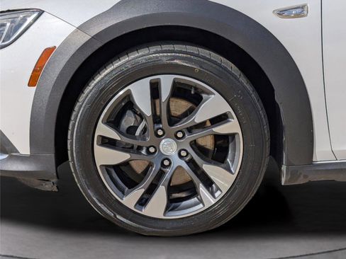 Used 2018 Buick Regal Essence w/ Driver Confidence Package #1 image 8