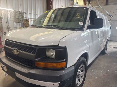 Used 2010 Chevrolet Express 1500 RWD image 1