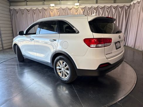 Used 2017 Kia Sorento AWD w/ LX V6 Convenience Package image 7