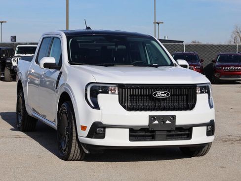 Used 2025 Ford Maverick Lobo image 4