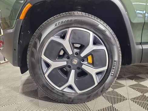 Used 2024 Rivian R1S Adventure AWD/4WD image 9