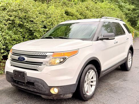 Used 2014 Ford Explorer XLT w/ Equipment Group 201A FWD image 6