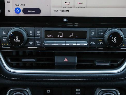 Used 2024 Toyota Grand Highlander AWD image 19
