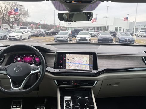 Used 2024 Volkswagen Atlas SEL Premium R-Line image 27