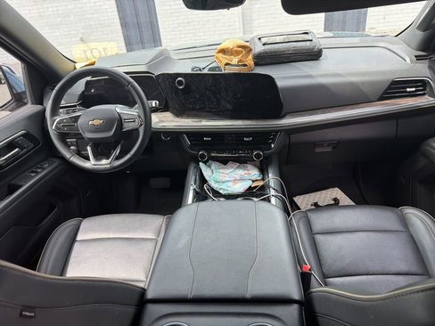 Used 2025 Chevrolet Suburban Premier image 10