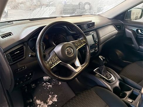 Used 2018 Nissan Rogue SV image 8