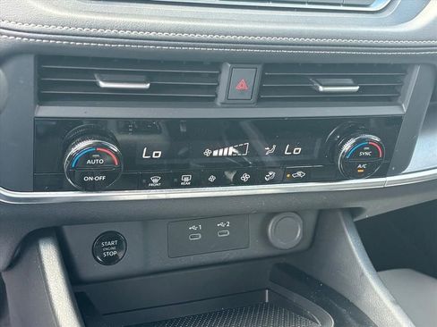 Used 2025 Nissan Rogue SV FWD image 19