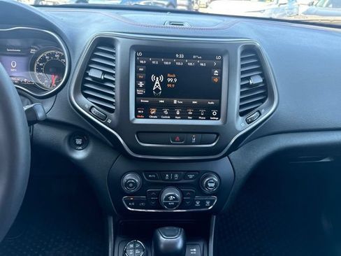 Used 2022 Jeep Cherokee Trailhawk w/ Sound & Nav Group AWD/4WD image 24