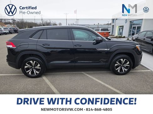 Used 2025 Volkswagen Atlas Cross Sport SE image 2