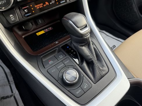 Used 2022 Toyota RAV4 Limited image 23