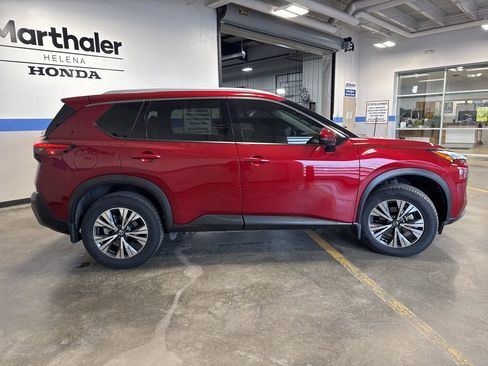 Used 2021 Nissan Rogue SV w/ Premium Package image 4