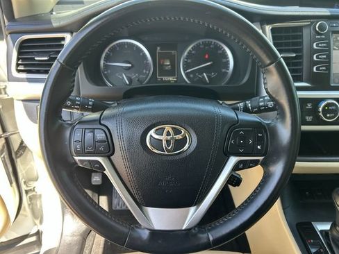 Used 2018 Toyota Highlander XLE FWD image 23