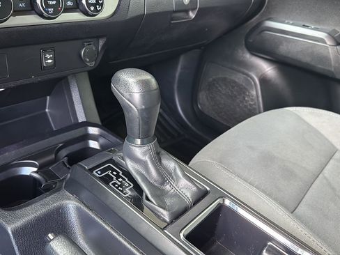 Used 2017 Toyota Tacoma SR5 image 22