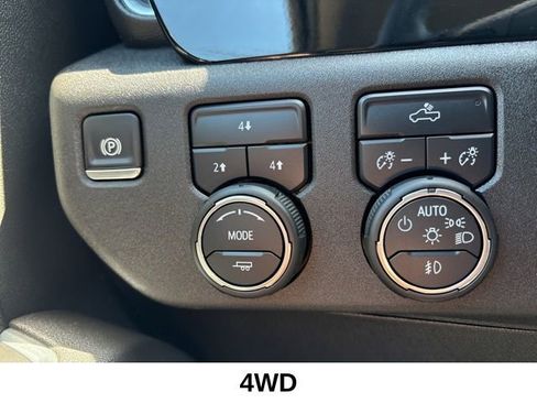 Used 2025 Chevrolet Silverado 2500 LT w/ Convenience Package image 7