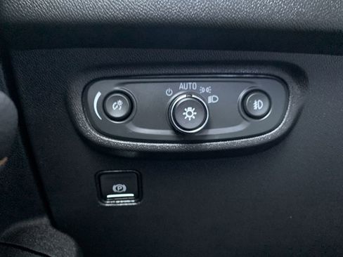 Used 2021 GMC Terrain SLT image 17