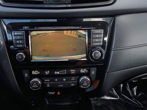 Used 2019 Nissan Rogue SV FWD image 9