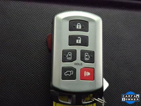 Used 2019 Toyota Sienna SE image 29