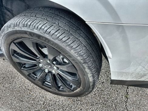 Used 2024 Chevrolet Tahoe LT w/ Luxury Package image 5